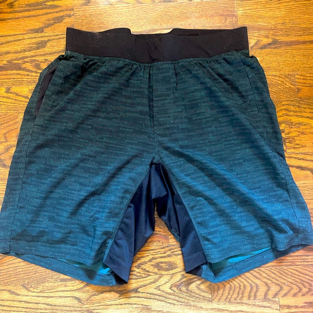 Men’s Lululemon 9” lined running shorts